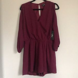 NWT! Lulu’s slit sleeve romper